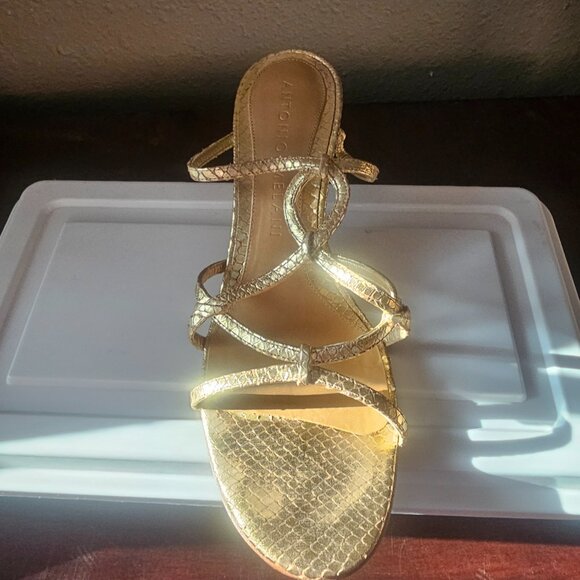 Heels - Picture 2 of 3